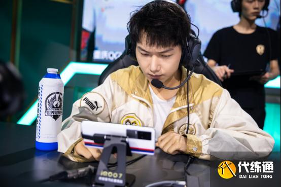 王者荣耀世冠：首次站上世冠最高舞台，Fly能否再添一冠